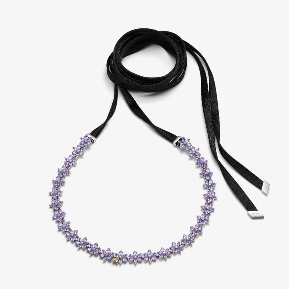 Pandora Bridgerton Herbarium & Bee Choker
Sterling silver, 14k gold plating
